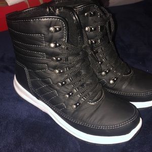 Weatherproof boots, black, lace up, soft inside
